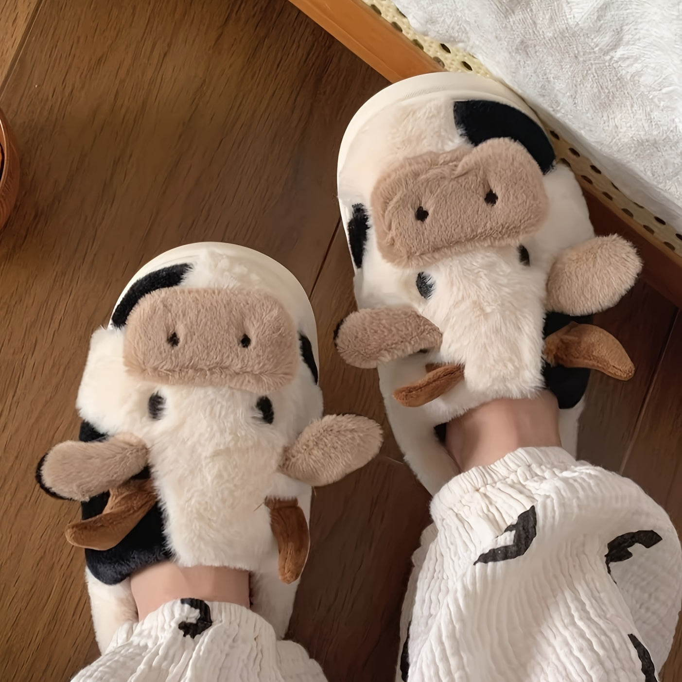 Cute Cartoon Cow Slippers, Winter Warm Plush Indoor Home Shoes, Unisex Half Slipper with TPR Sole, Fabric Insole & Lining, All-Season Cozy Footwear