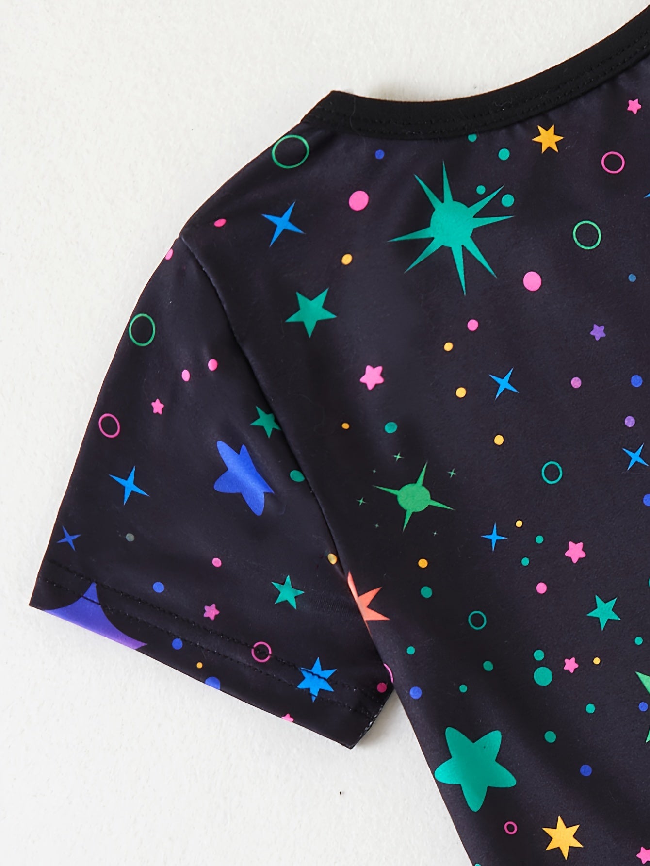 Girls' Spring/Autumn/Summer 2pcs Set with Luminous Cute Unicorn Pattern Round Neck Hoodie T-shirt Short Sleeve Top + Luminous Starry Sky Print Elastic Waist Trousers with Tied Feet Pants Cute Style Pants Suit, Suitable for Ou