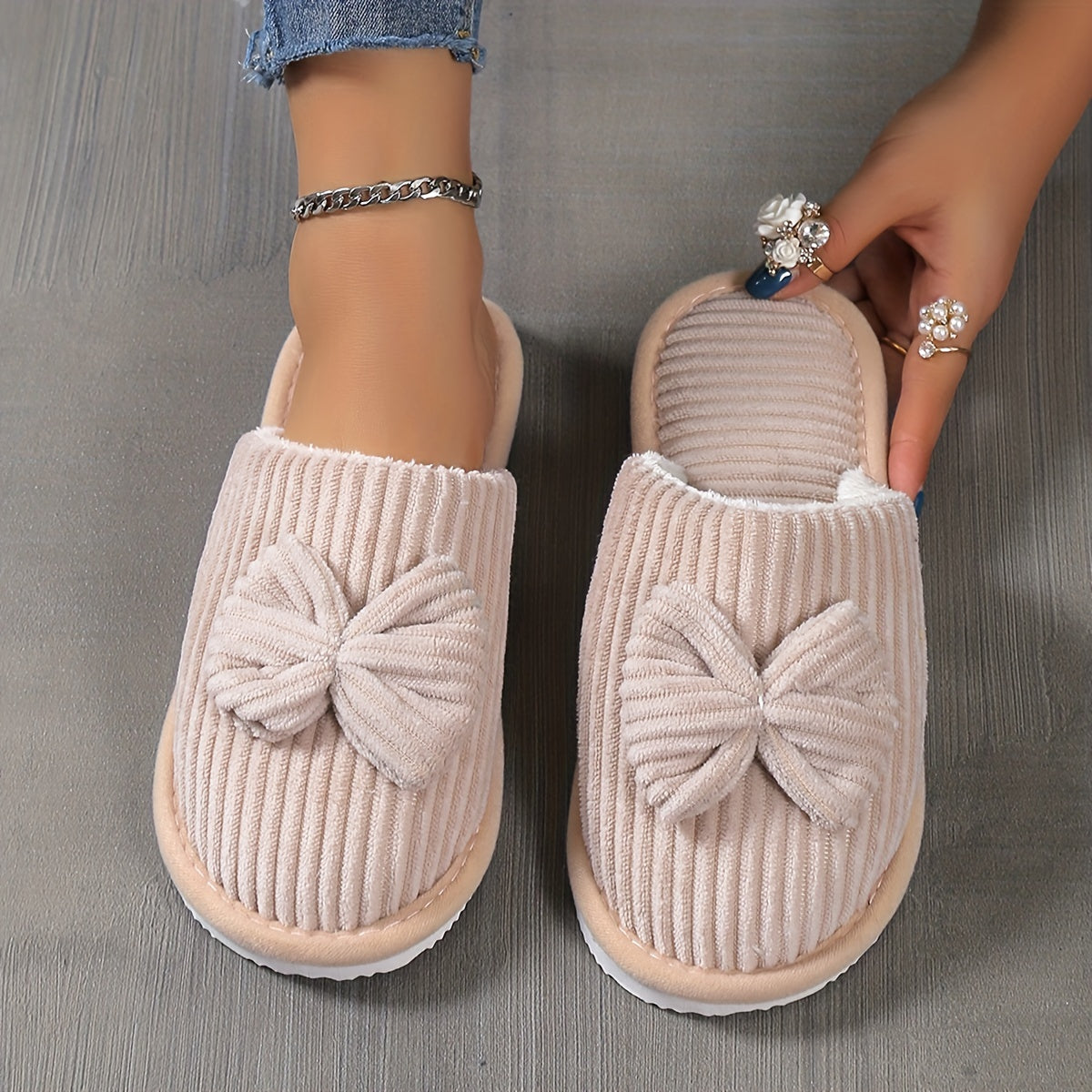 [Cozy Slippers] Cozy Fleece-Lined Women's Slip-On Winter Slippers | Soft All-Season Indoor House Shoes for Home & Couples, Casual Slip-On Design with Bow Detail, EVA Sole