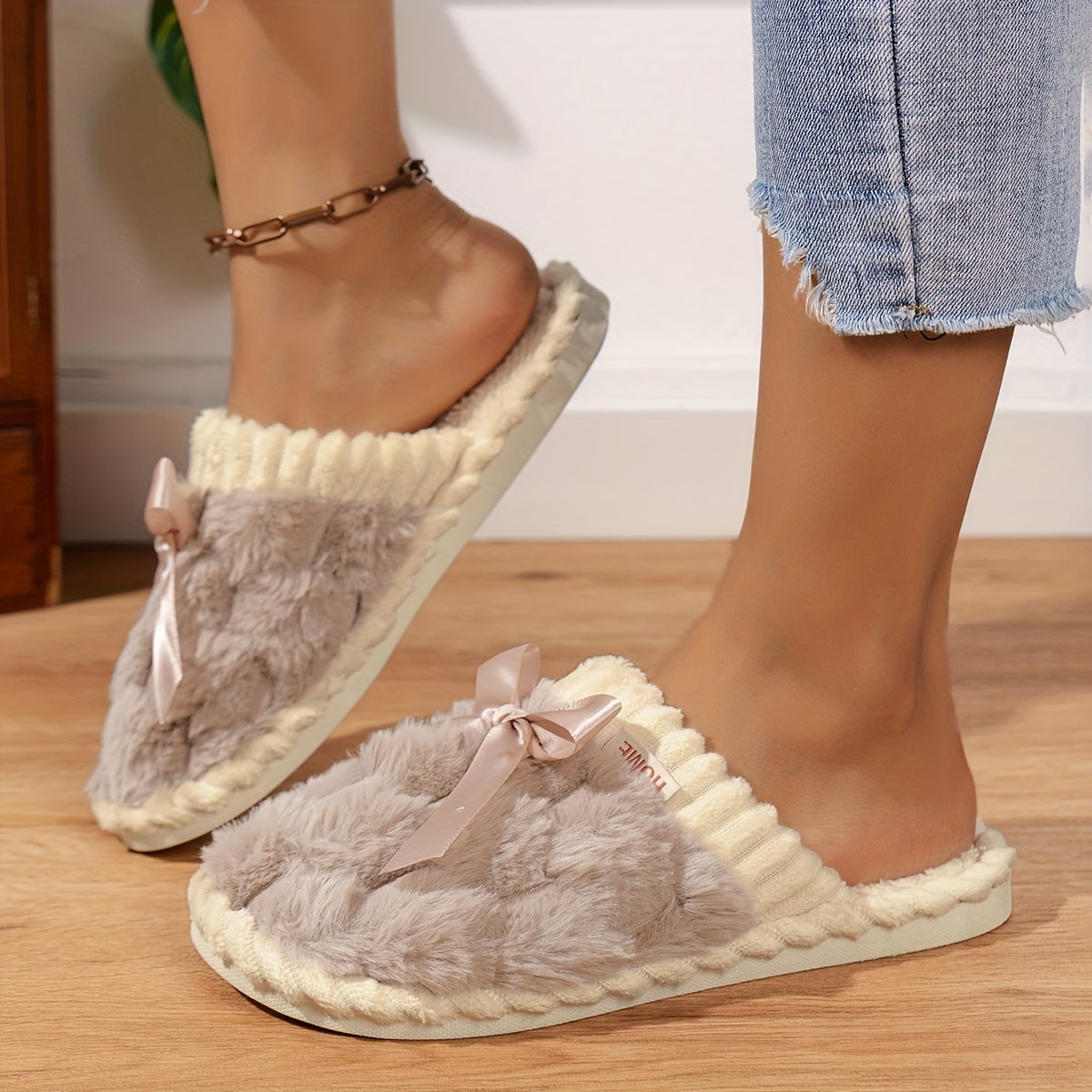 [Cozy Plush Slippers] Soft & Warm Women's Winter Plush Slippers | Cozy Chic Indoor Comfort with Non-Slip PVC Sole, Cream Cuff Detail, Hand Washable