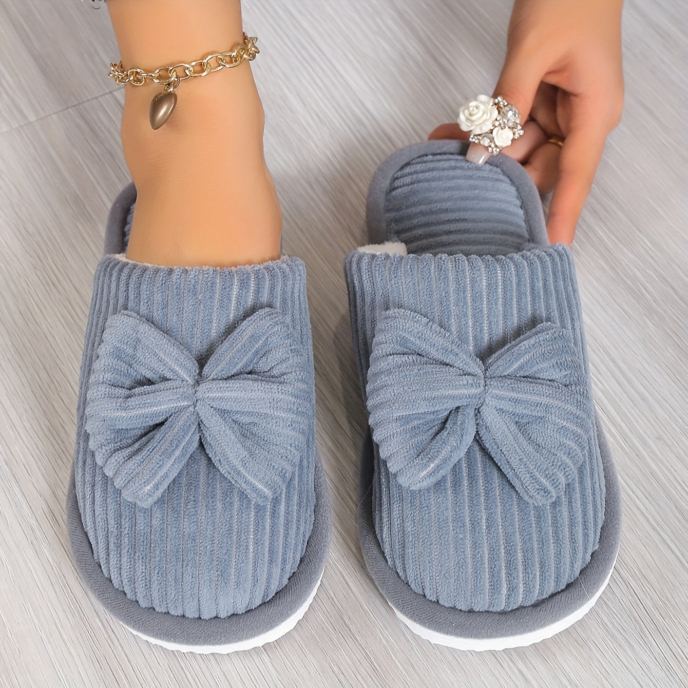 [Cozy Slippers] Cozy Fleece-Lined Women's Slip-On Winter Slippers | Soft All-Season Indoor House Shoes for Home & Couples, Casual Slip-On Design with Bow Detail, EVA Sole